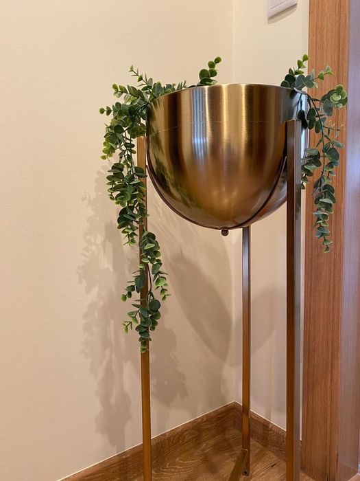 Vaso em estanho dourado