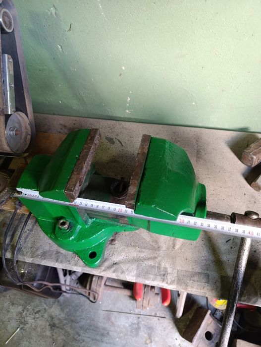 Продам слісарні .