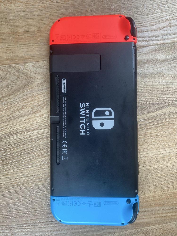 Ninetendo switch z etui i grami