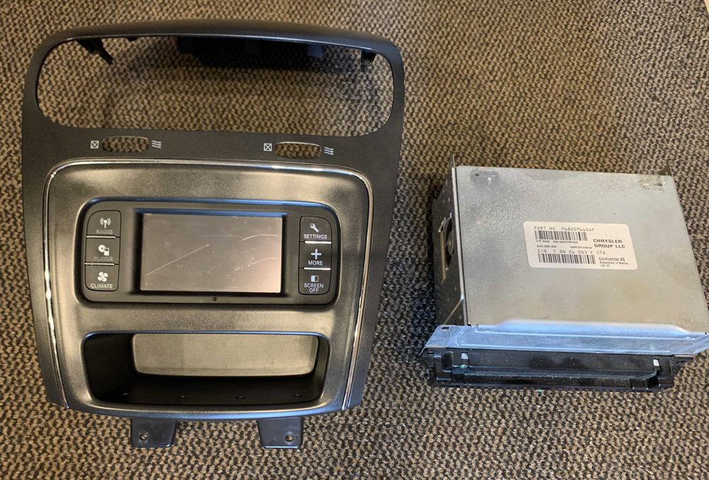 Автомагнітола штатна Dodge Journey (з блоком управління) робоча