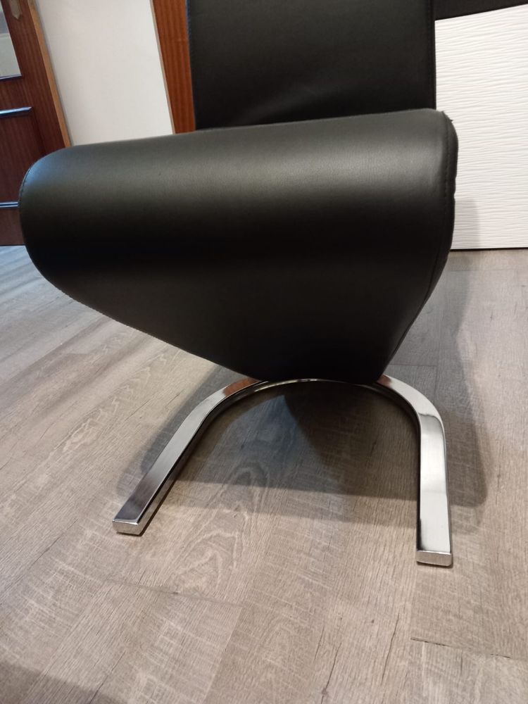 Mesa e cadeiras de jantar