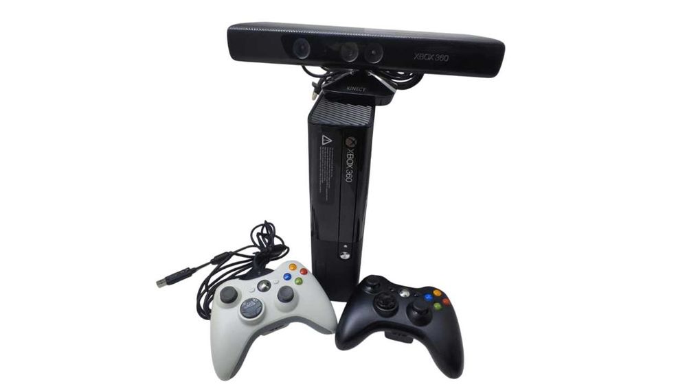 Konsola Xbox 360 E 500GB - 2x pad - kinect - 4x gra - MEGA ZESTAW