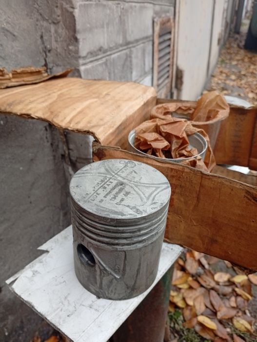 Продам новые поршня