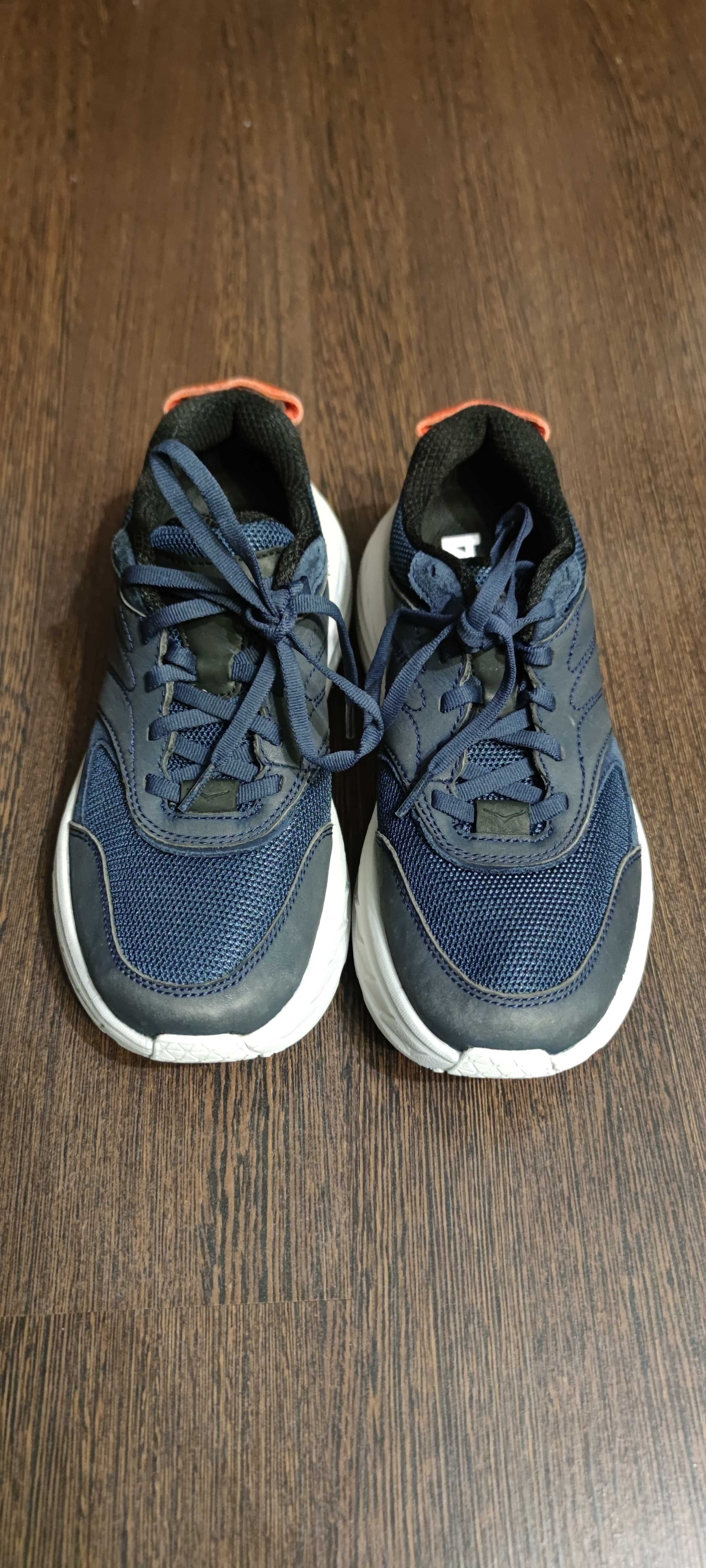 Кросівки Hoka Bondi L.    Р 39 1/3     24.5 см