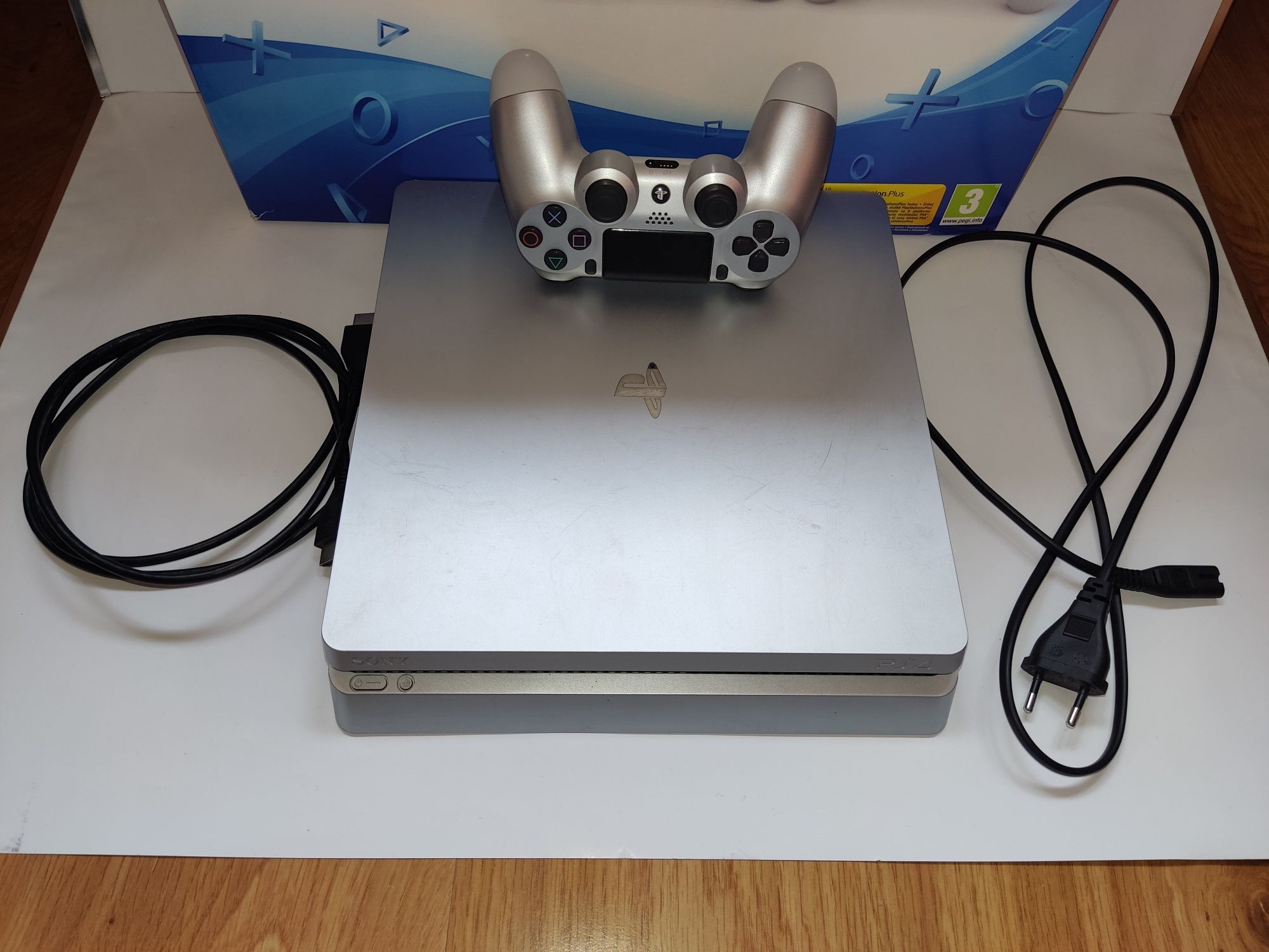 Konsola ps4 PlayStation 4 Silver Edition + pad,okabl. + GTA 5