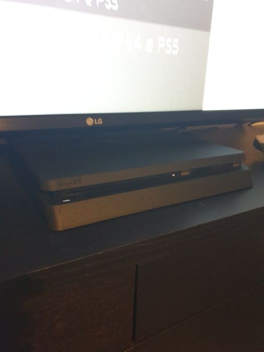 Playstation4 slim 500gb em bom estado.