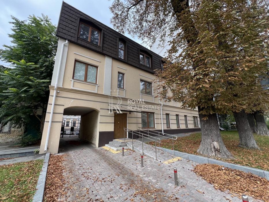 Оренда ОСЗ Офіс 814 м.кв вул. Івана Франка 26 ФАСАД Центр Парковка