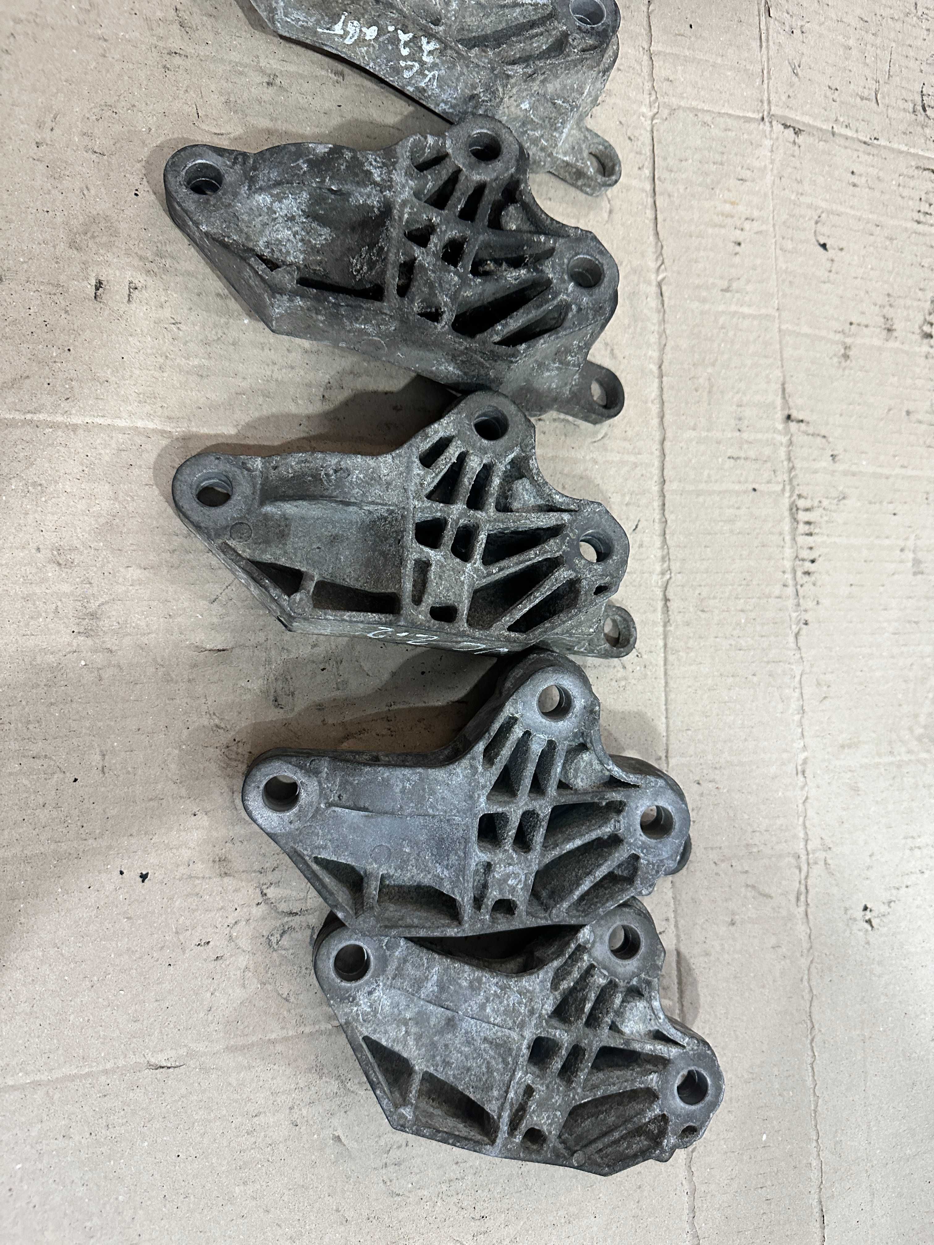 Кронштейн коробки кпп opel vectra c 2.2 tdi  9191129