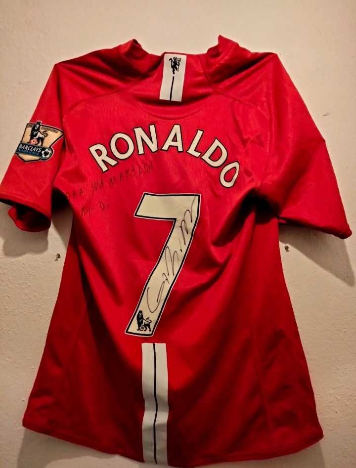 Última camisola oficial Manchester usada por  Ronaldo com Ferguson