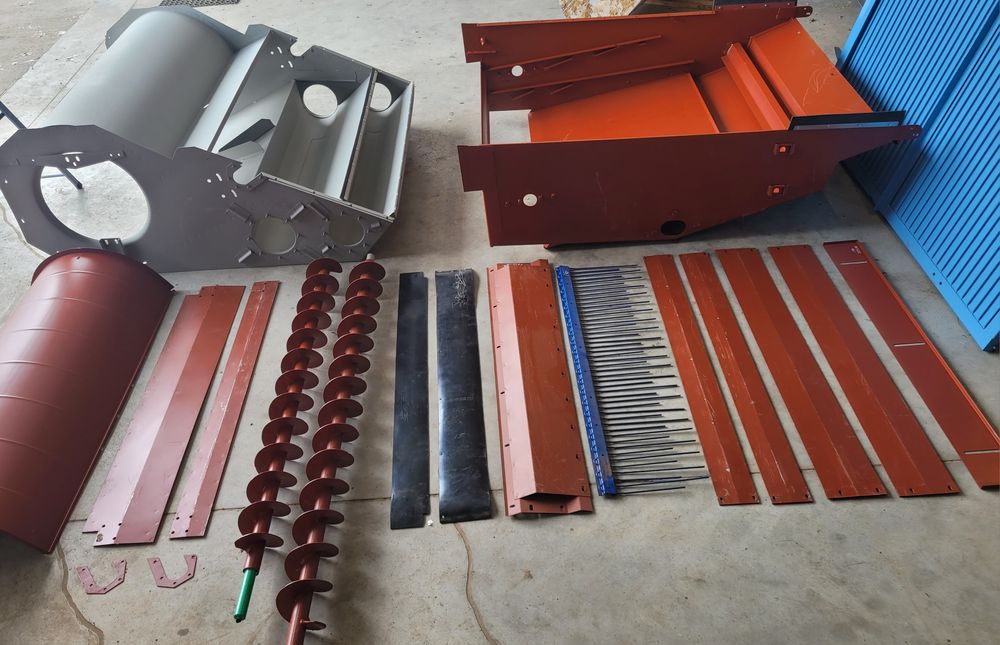 Slimak ziarnowy kłosowy wygarniajacy frez klin płaszcz Bizon Z056 Z058