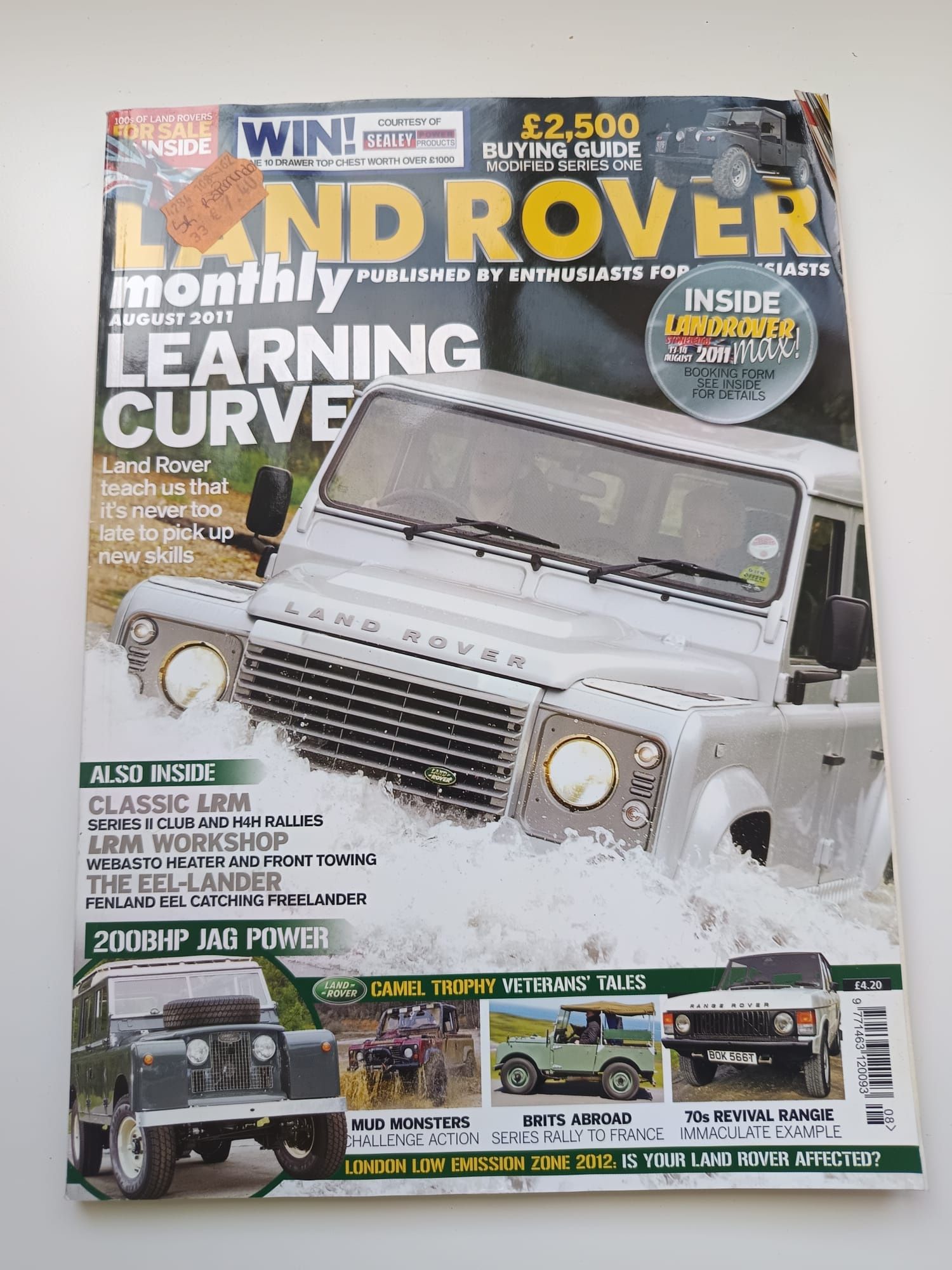 Land rover monthly (2011)