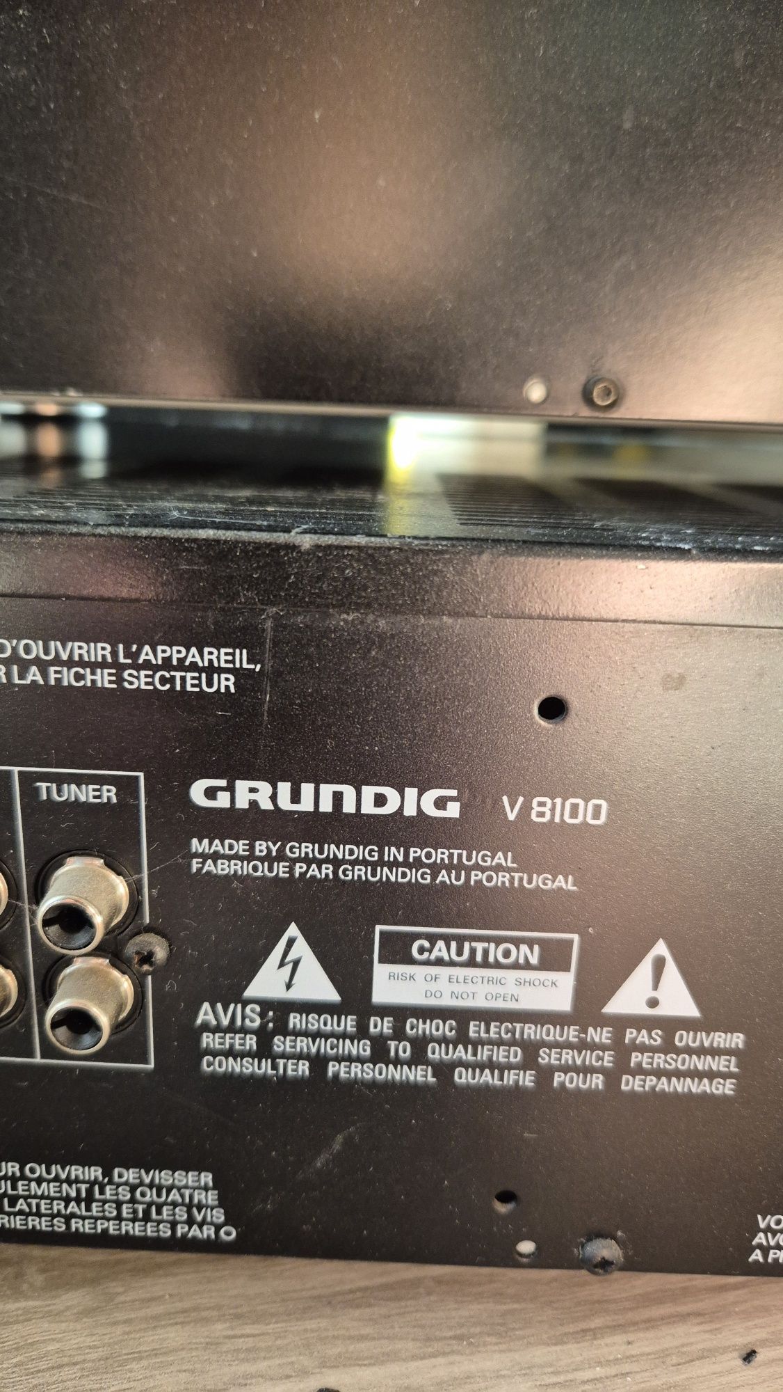 Wieża Grundig z głośnikami
