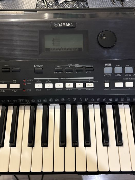 Yamaha PSR E433 Keyboard