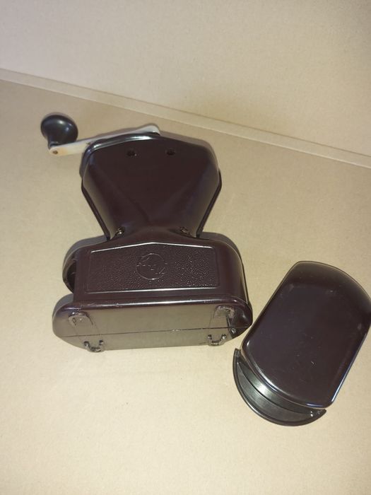 Stary młynek do kawy sprawny