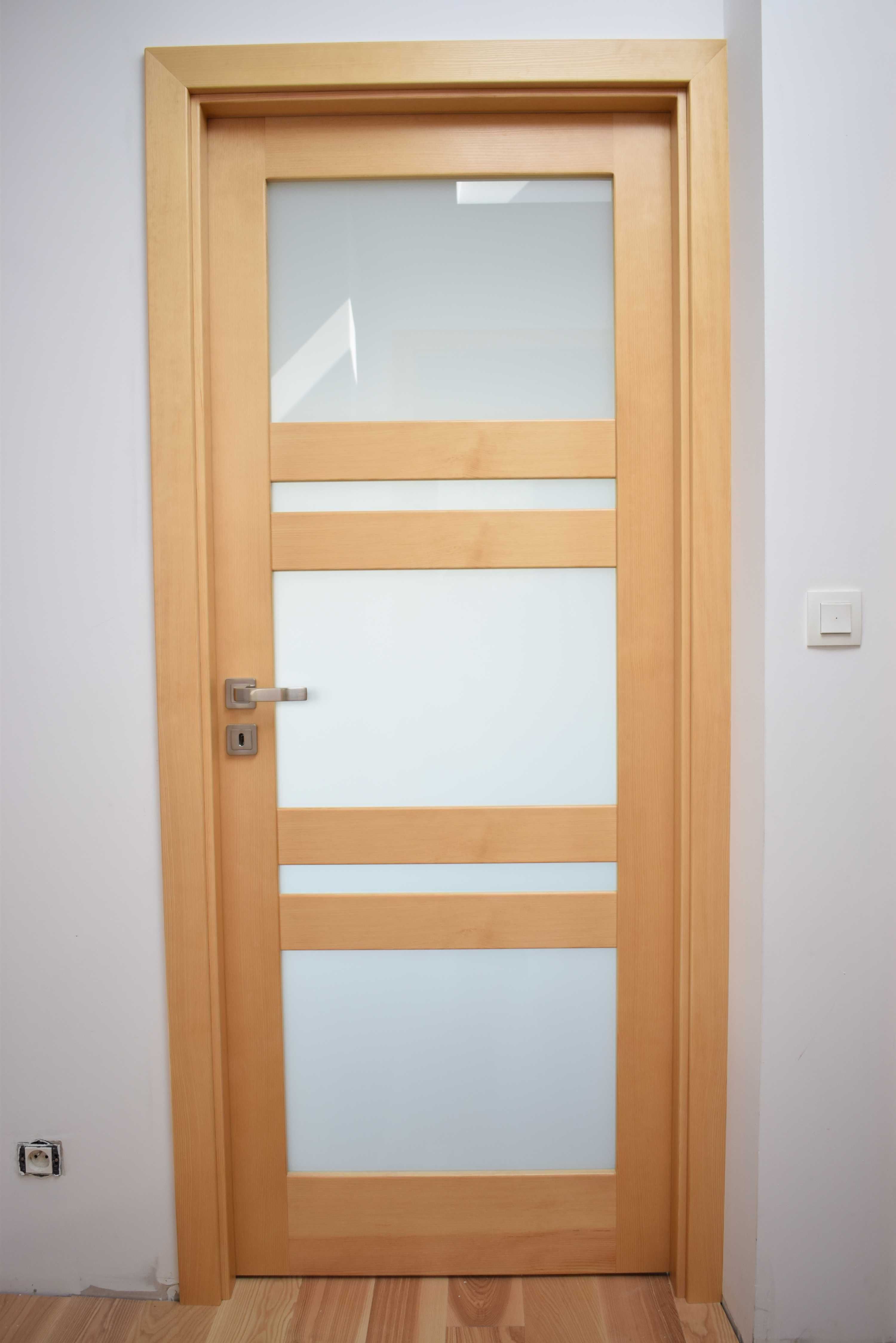 Drzwi wewnętrzne drewniane, sosnowe, dębowe, jesionowe