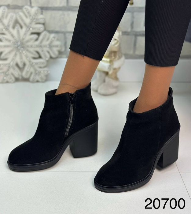 Жіночі шкіряні зимові черевики в кольорах