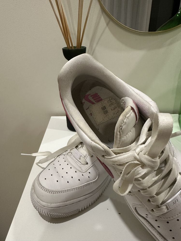Air force 1 simbolo rosa