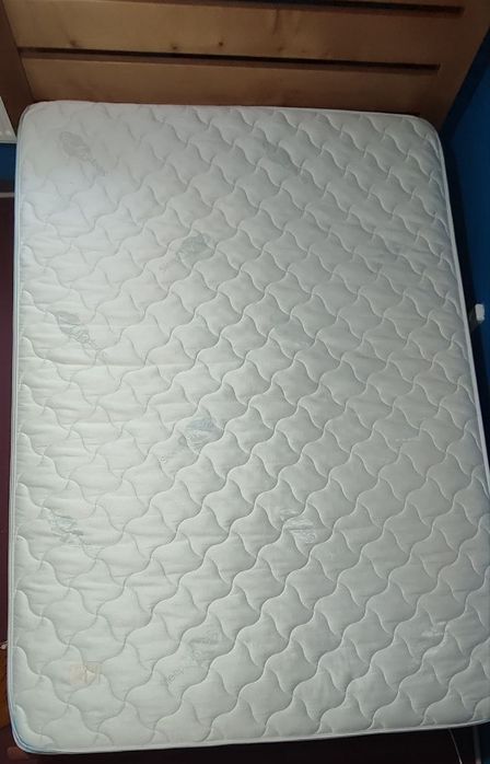 Продам ліжко з матрацом