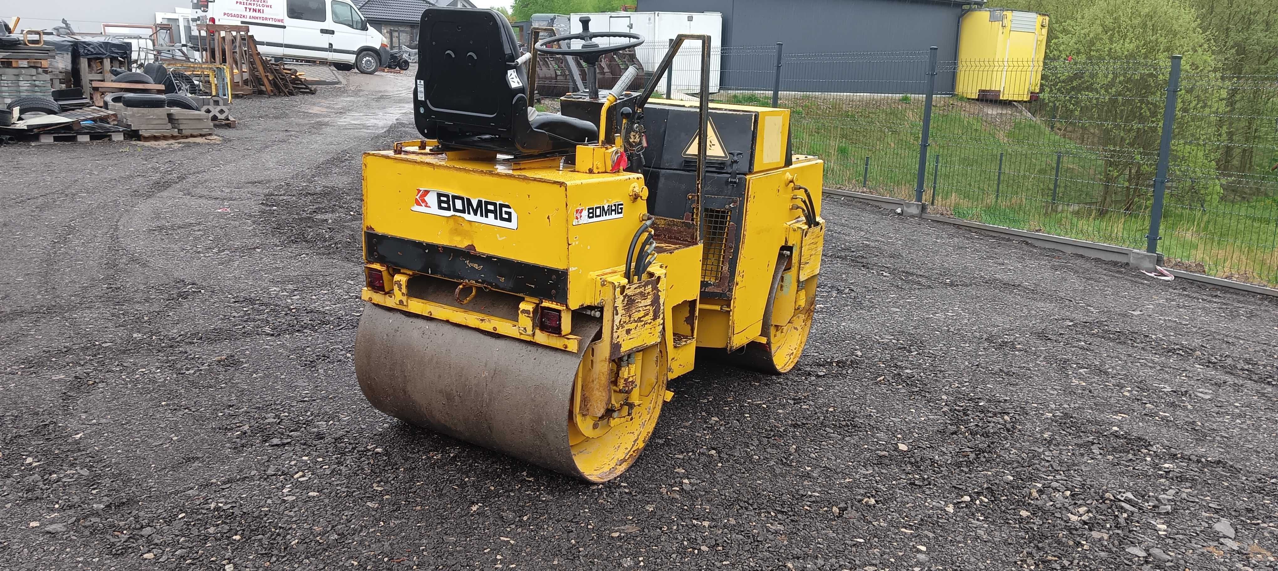 Walec drogowy BOMAG BW100AD