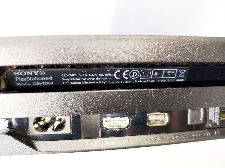 Sony PlayStation 4 Pro 1TB Остання ревізія + комплект як нова