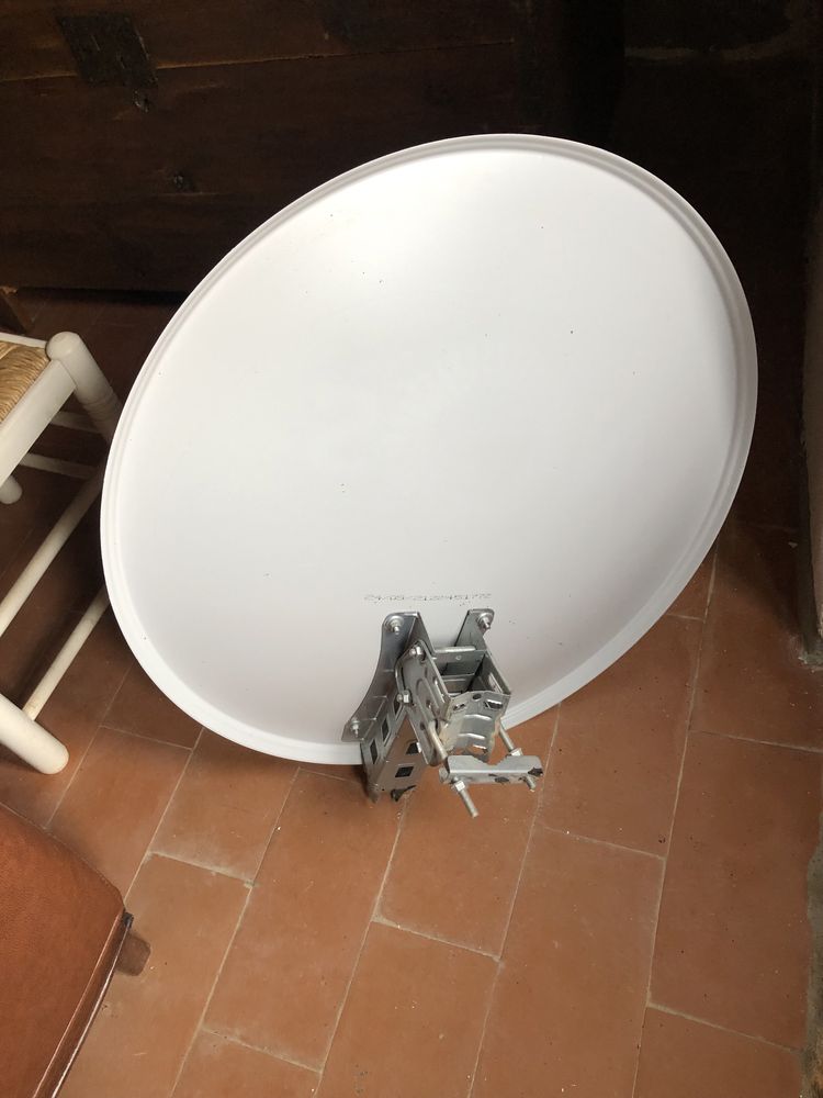 Antena parabólica nova