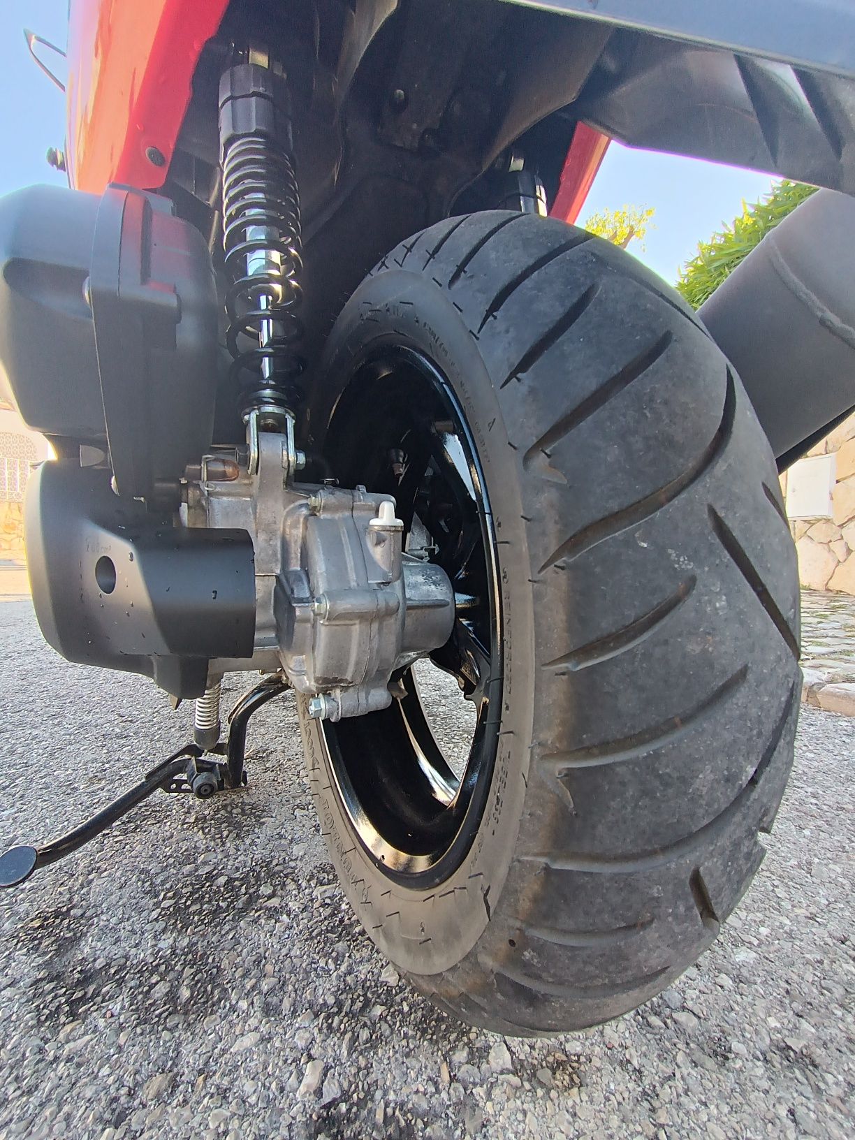 N-Max 125Cc vermelho brilhante