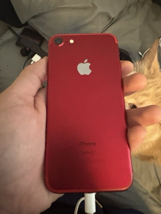 Iphone 7 vermelho, nao liga mas façil de ae arranjar