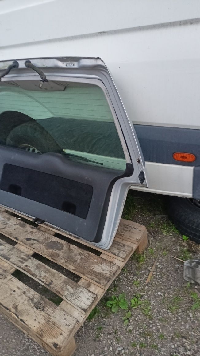 VW Passat B5 combi klapa tylna kpl srebrna