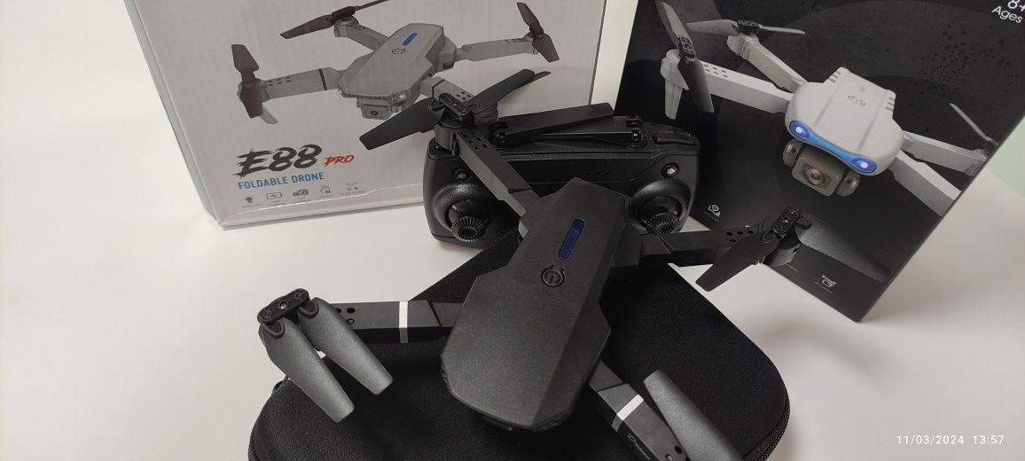 Drone E88/E99 Pro Com Câmera Dupla + saco transporte
