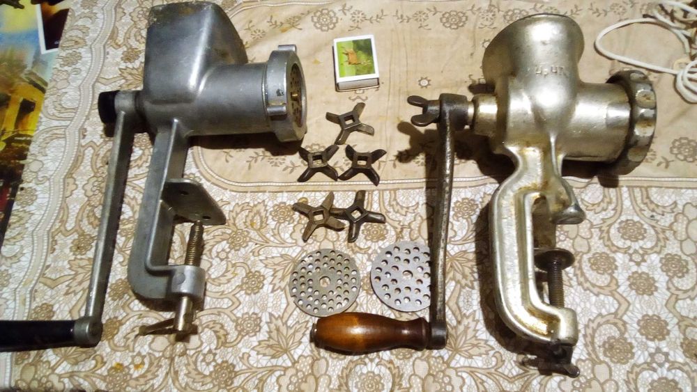 Продам ручную соковыжималку - приставку к ручной мясорубке времен ссср