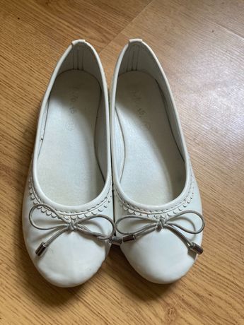 Białe buty lakierki dla dziewczynki rozmiar 30