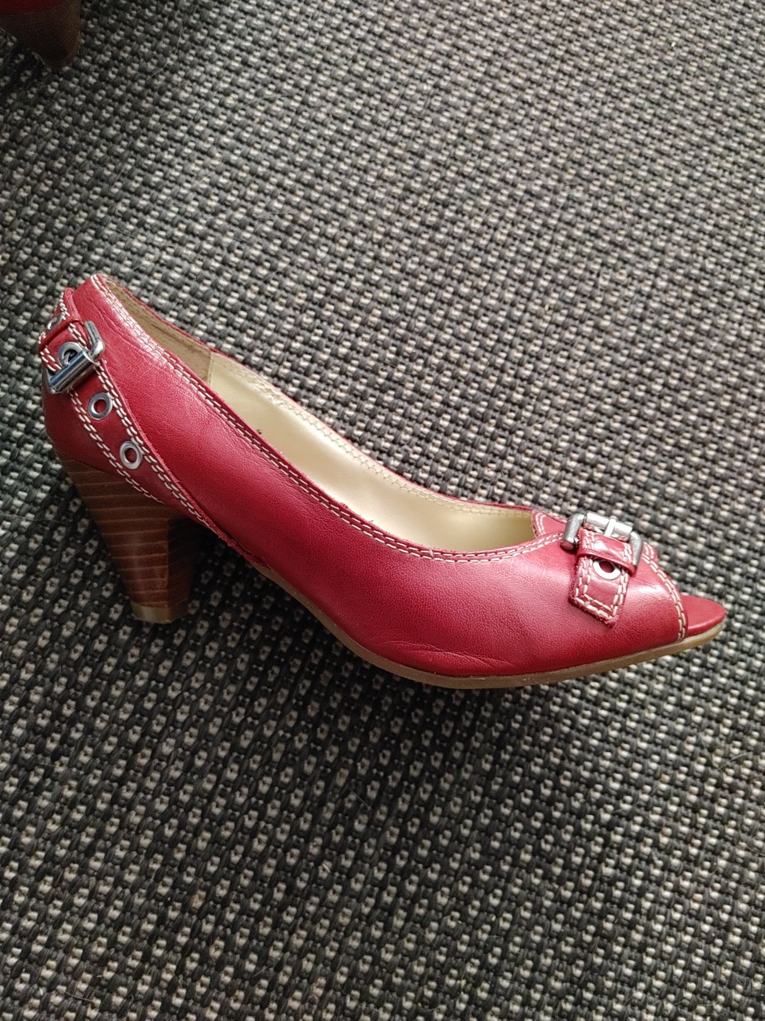 Buty damskie skorzane.