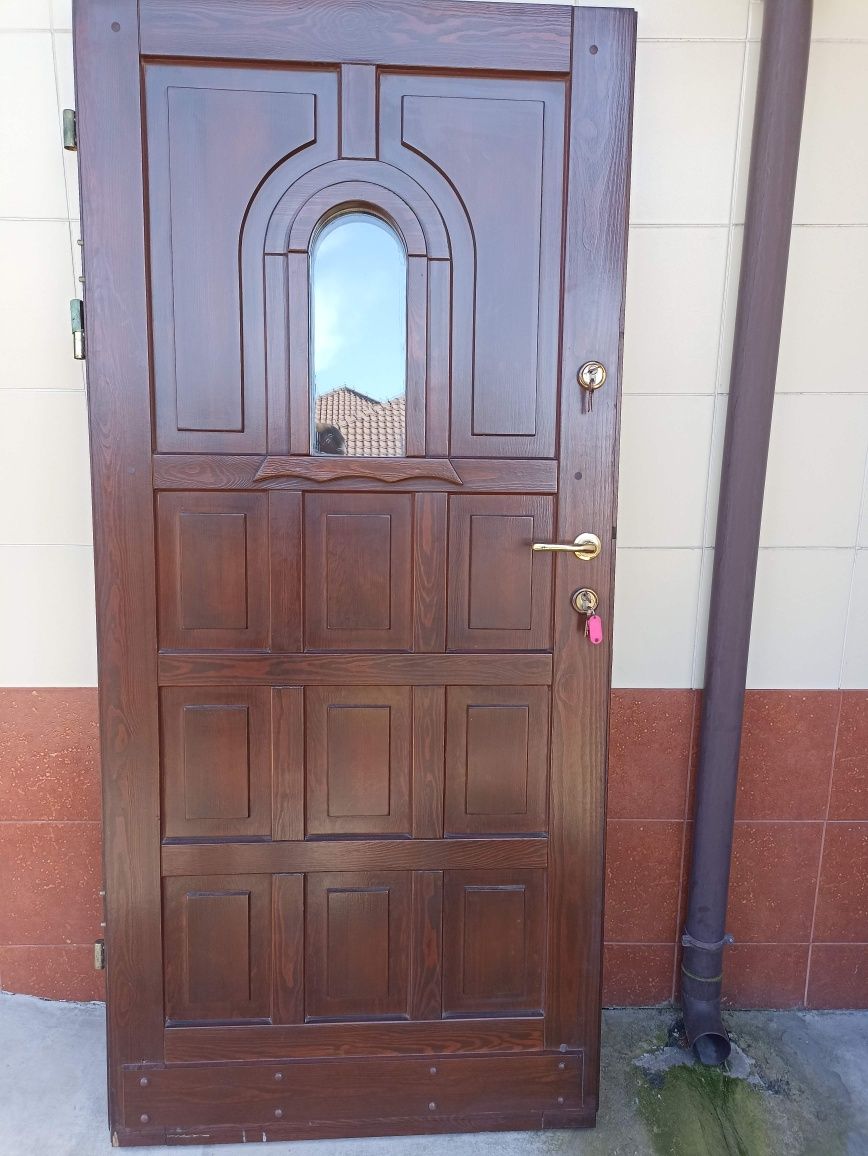Drzwi wejściowe zewnętrzne prawe 90 drewniane mocne ciepłe  okienko