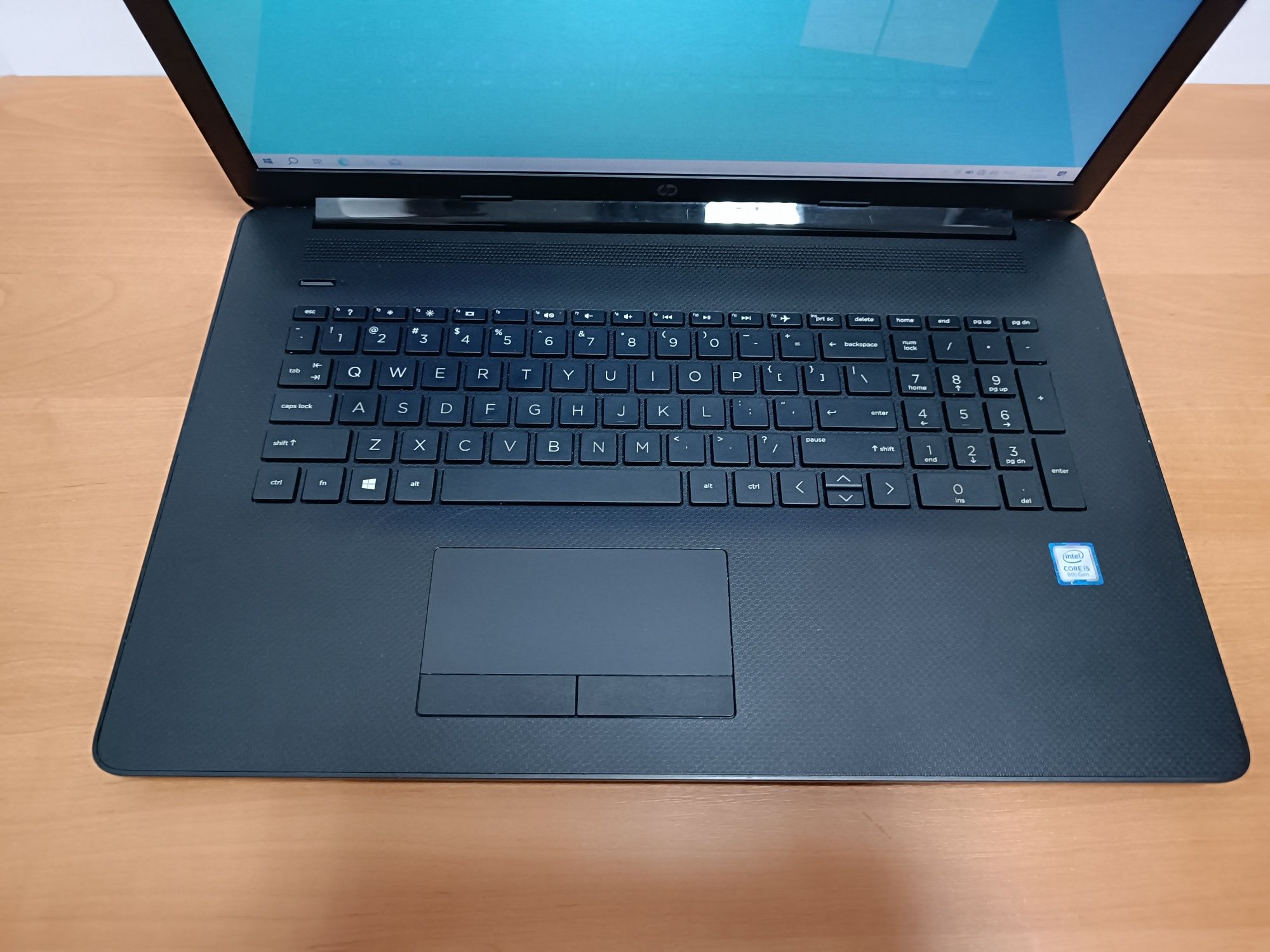 Ноутбук Тонкий HP 17 17.3" i5 8265 8 по 3.9Ghz 8GB D4 SSD 256GB