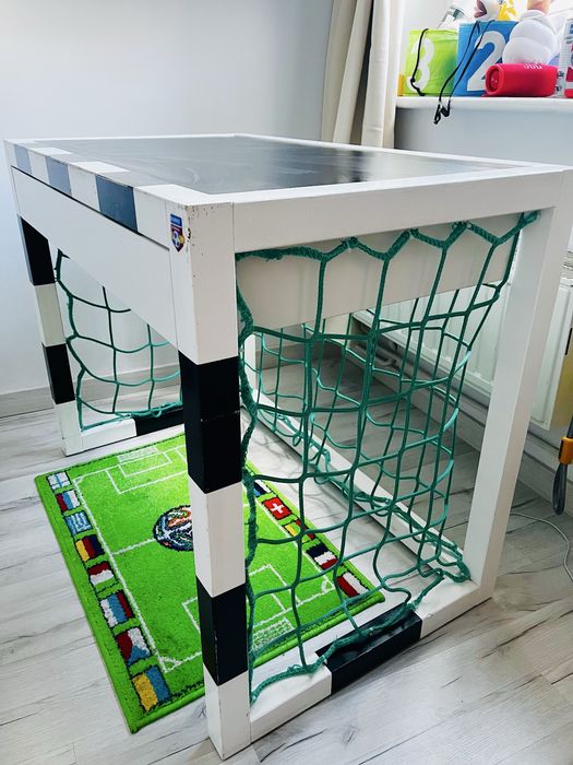 Biurko dla dzieci z szufladą bramka