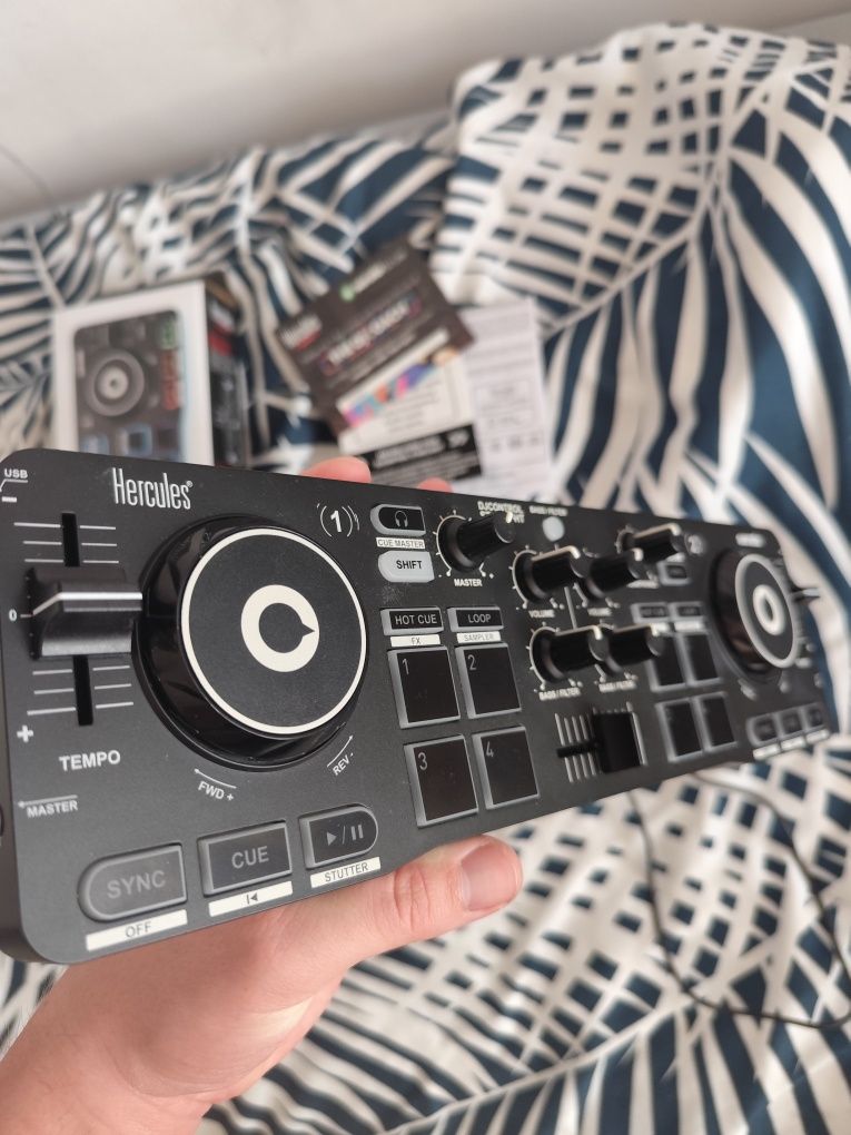 Hercules DJ Control Starlight - Kontroler dj-ski stan idealny