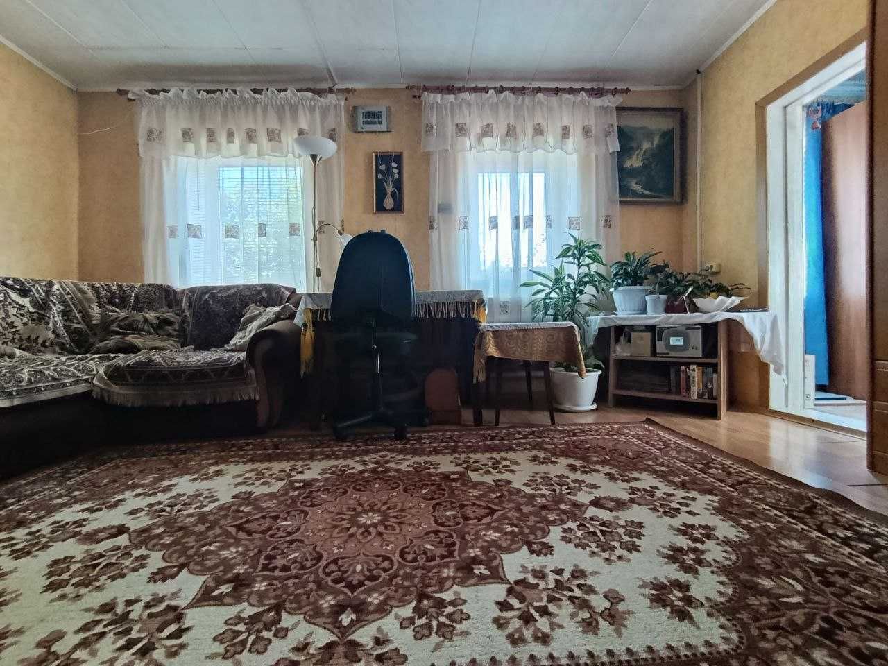 Продаж будинку в районі к-ру "Мир", по вул. Різдвяна