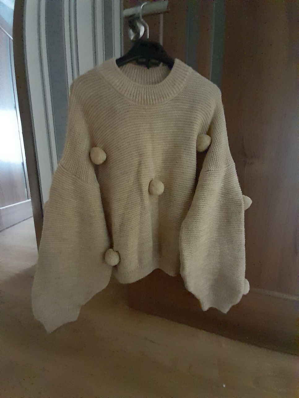 Оригинальный тёплый женский свитер