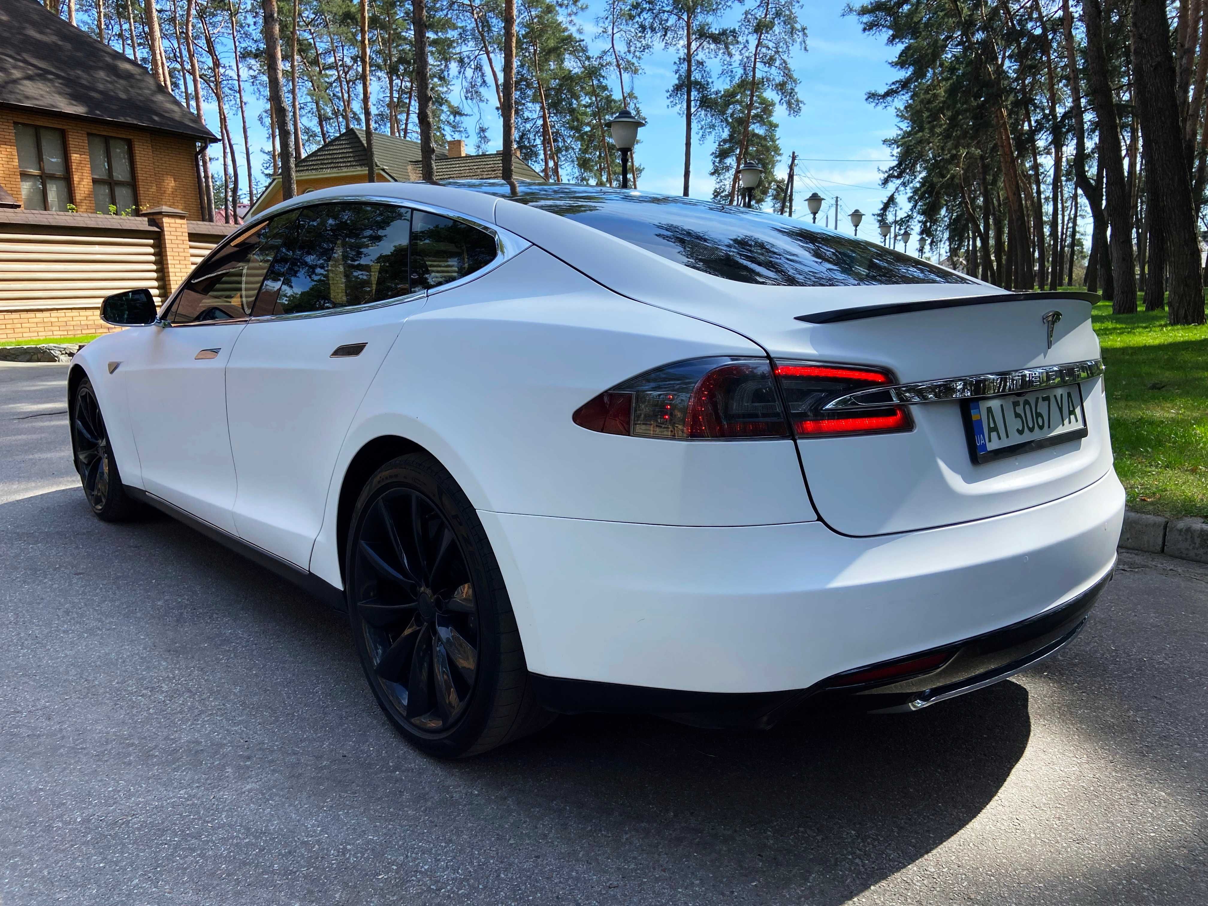 Tesla Model S 2013