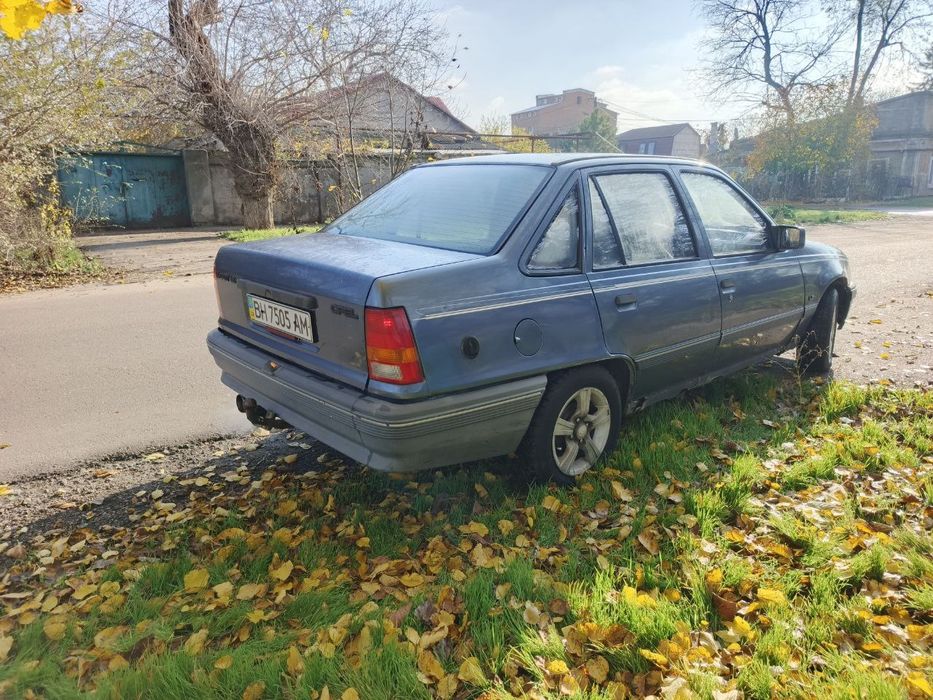 Opel kadett 1.8   гарний стан