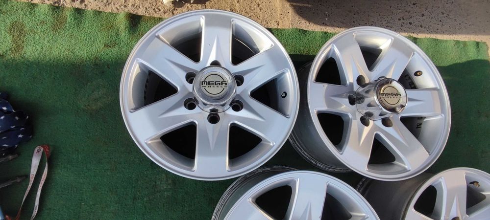 Felgi Aluminiowe 6x139.7  8Jx16 ET25  Jeep Nissan Komplet 4-szt