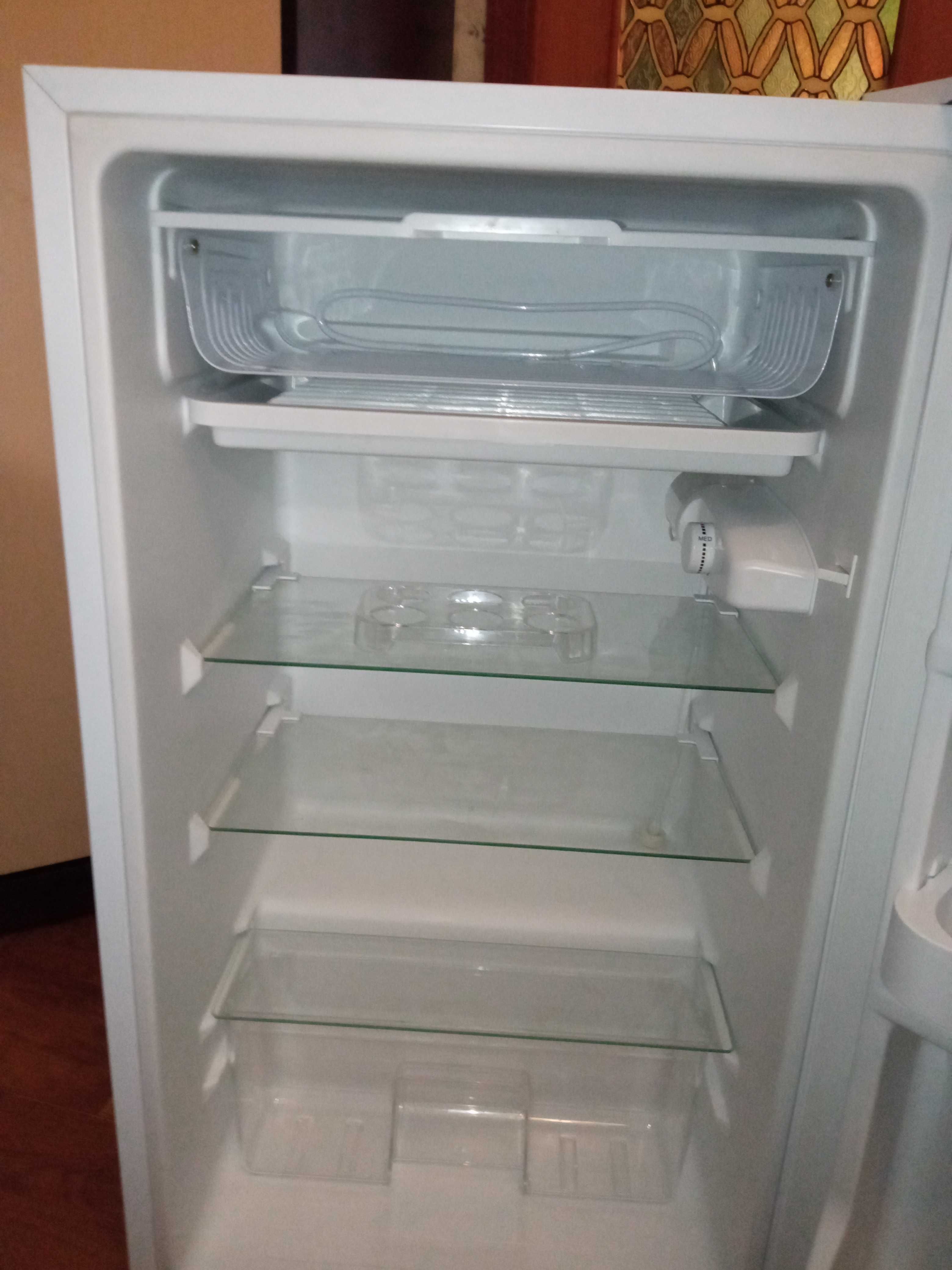 Продам новий холодильник ELENBERG MR 84