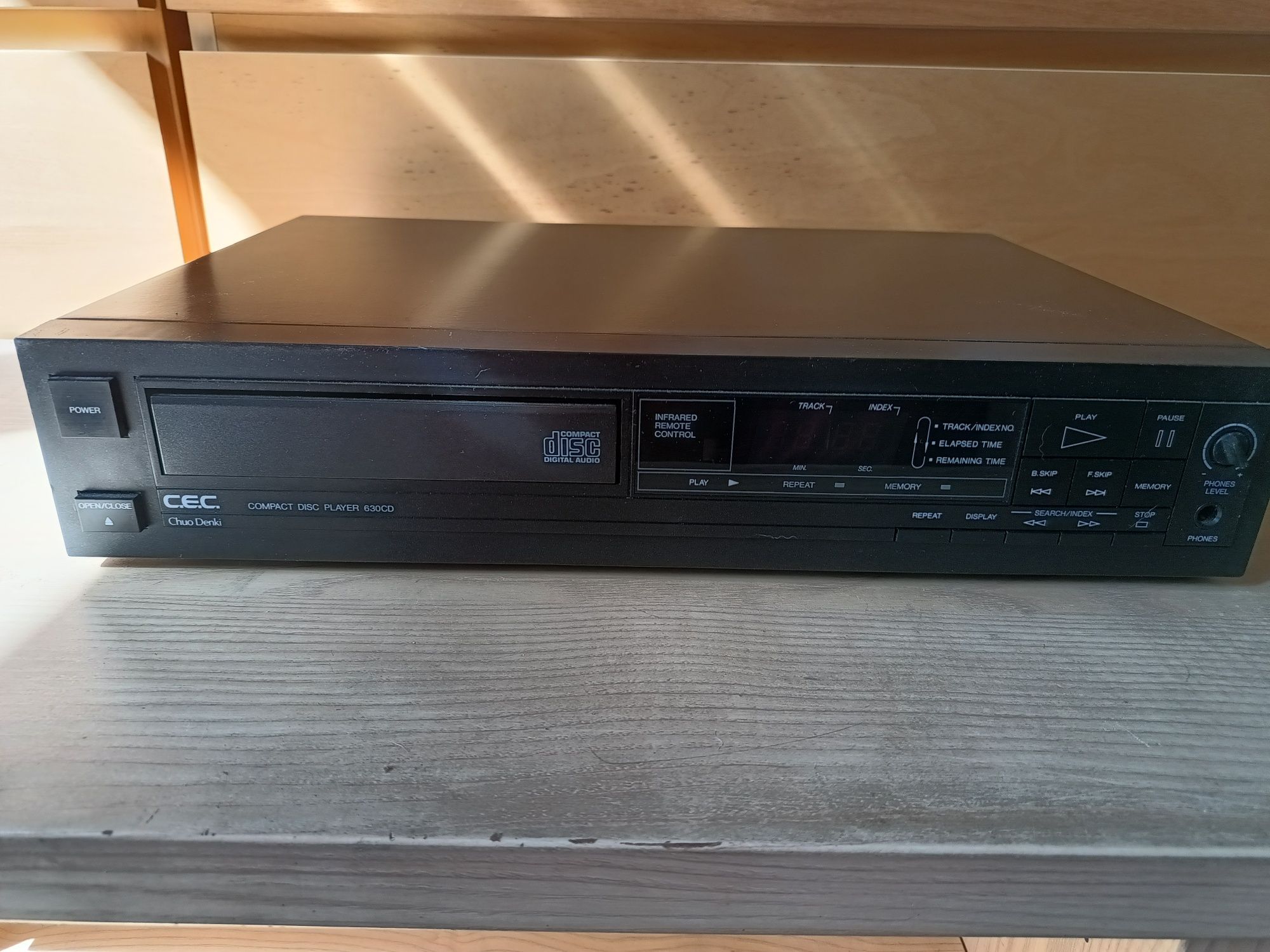 Odtwarzacz CD CEC 630