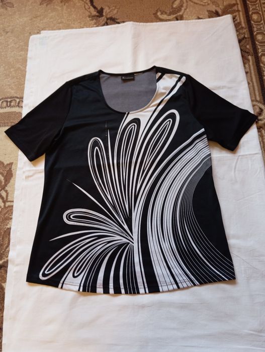 Продам блузку, размер 52.