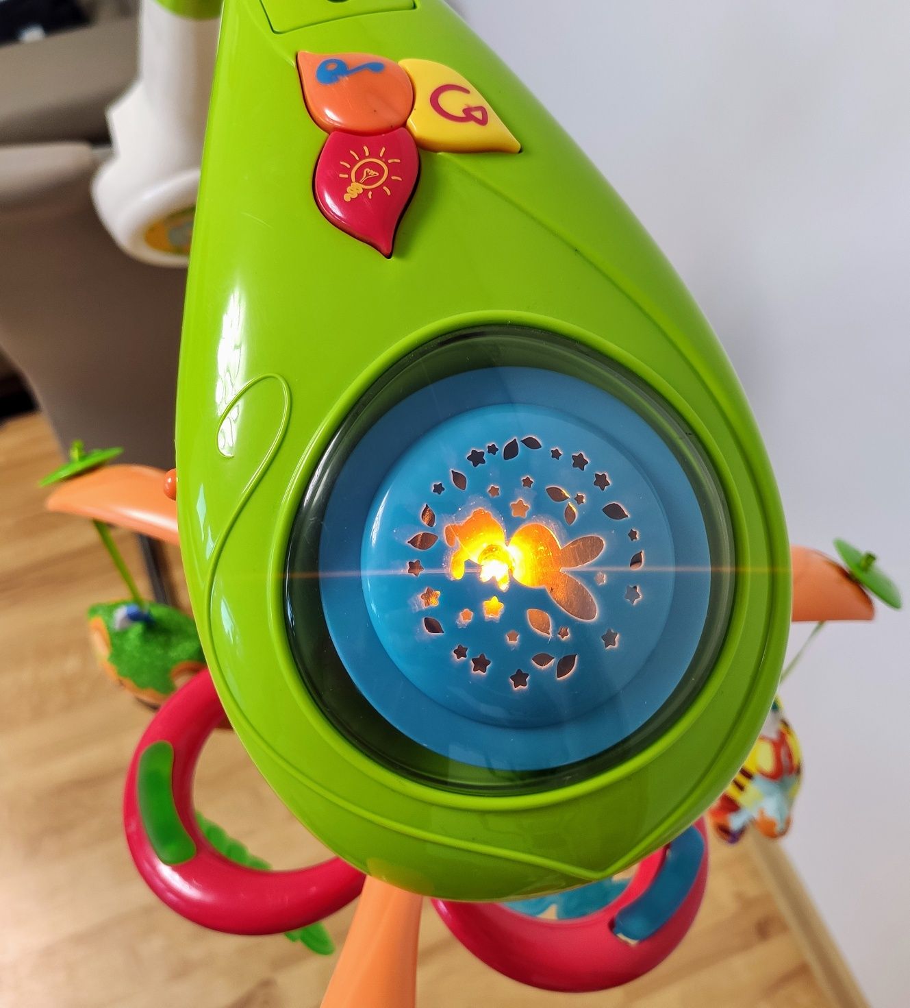 Chicco KARUZELA na ŁÓŻECZKO Magiczny Las Projektor LED interaktywny