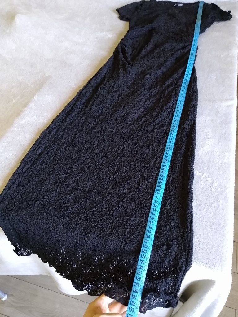 Obcisła, długa, koronkowa sukienka H&M