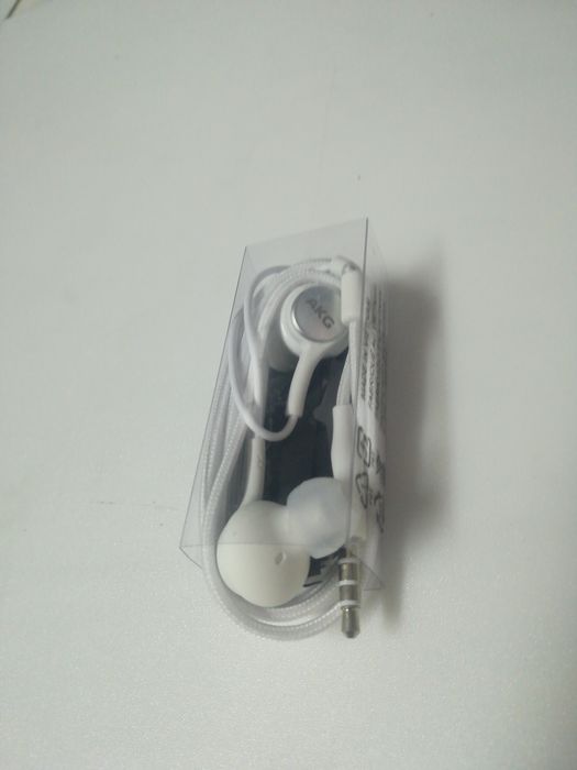 Auriculares AKG Novos