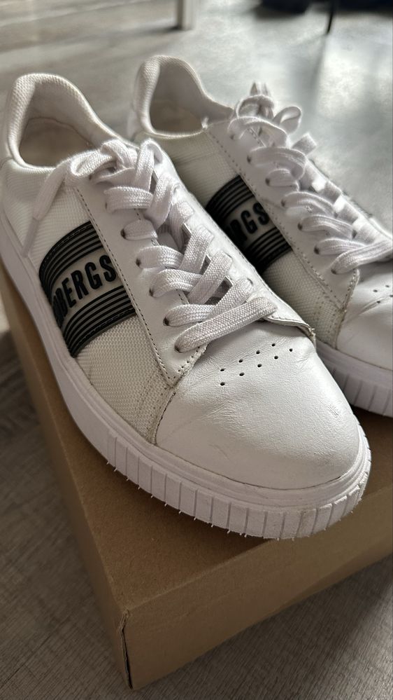 Białe buty Bikkembergs