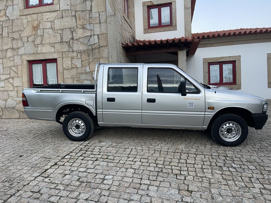 Pick-up 5 lugares, 4x2, caixa aberta