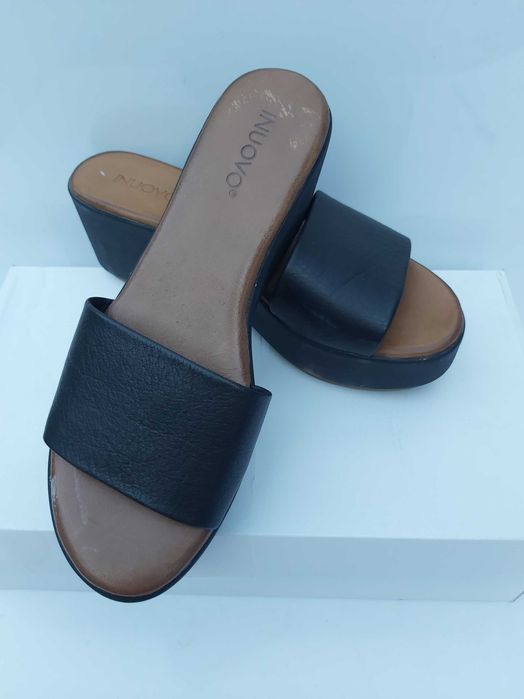 Buty sandały INUOVO czarne platforma koturna 38 klapki skórzane